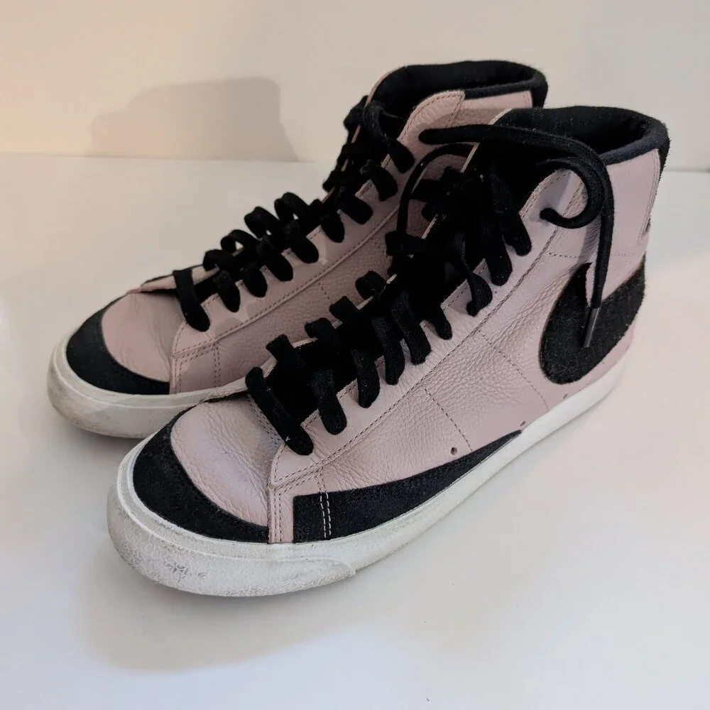 Nike Women's High-Top Sneakers Pink and Black